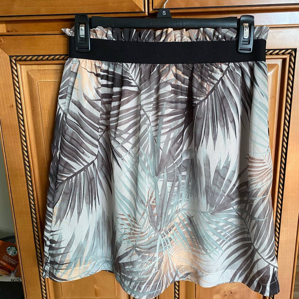 H&M Palm Print Skirt - Picture 1 of 4